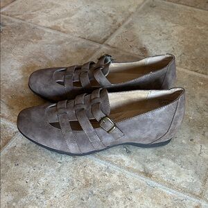 Cliffs by WHITE MOUNTAIN Woven Flats